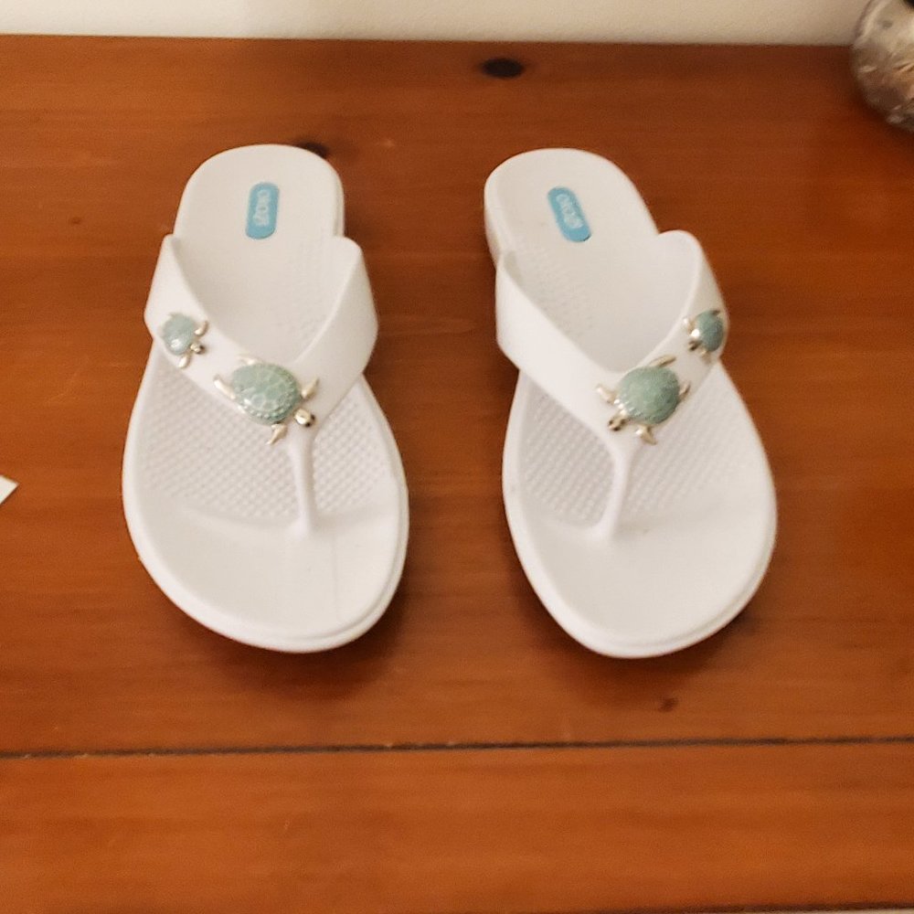 OkaB  Sea Turtle Sandals. White with Blue and silver turtles. Size Med/Large